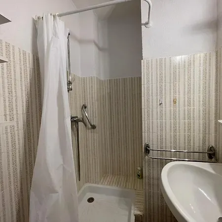 Apartment Face A La Avec Terrasse Et Parking - Fr-1-309-44 *